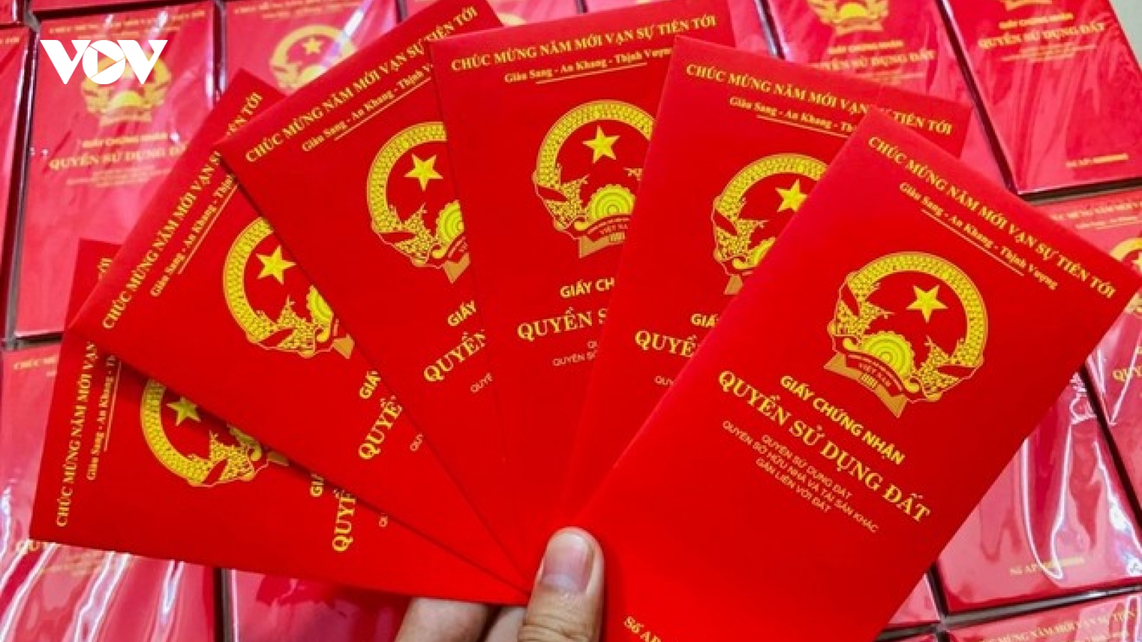 Bán phong bao lì xì in hình sổ đỏ, tiền Việt Nam có thể bị phạt nặng