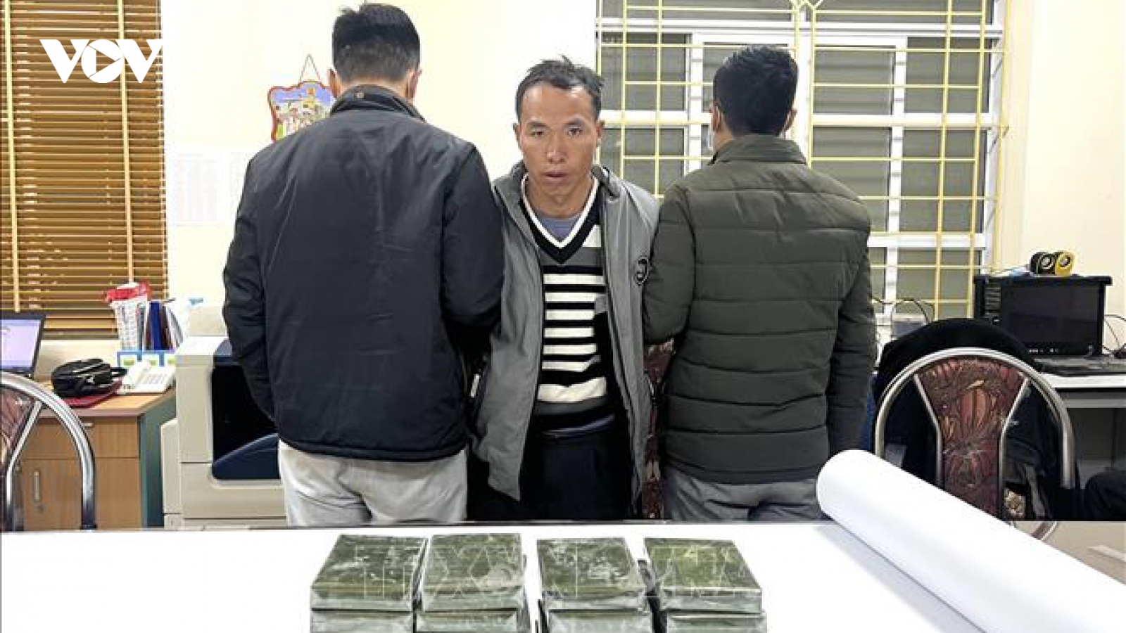 Triệt phá đường dây ma túy xuyên quốc gia, thu giữ 20 bánh heroin
