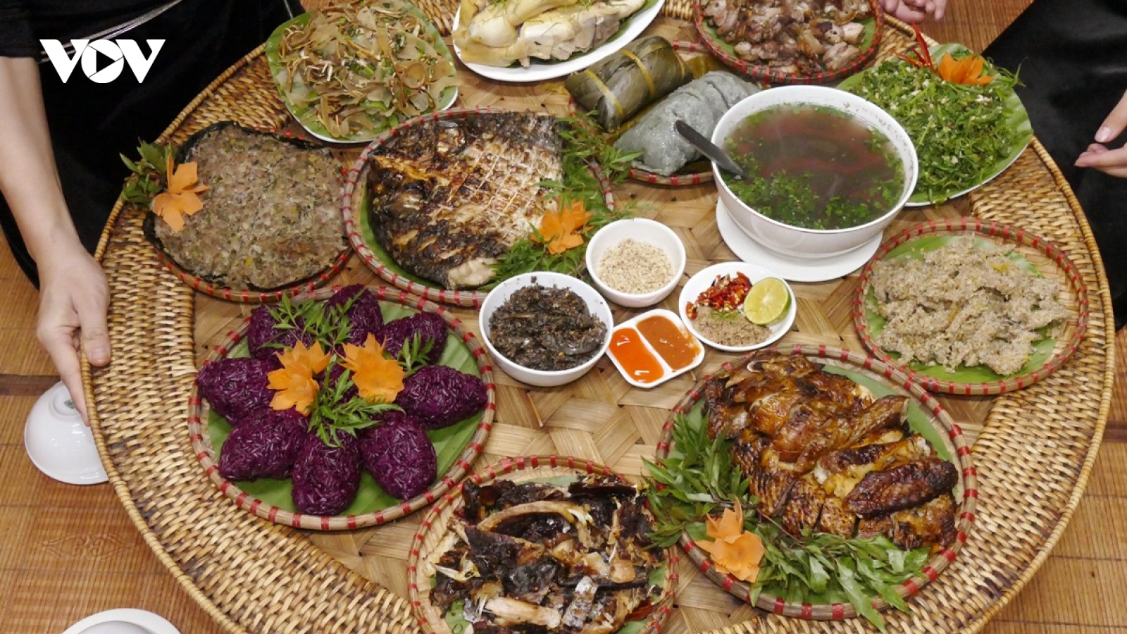 Ngày dọn bàn thờ trong gia đình đồng bào Thái đen