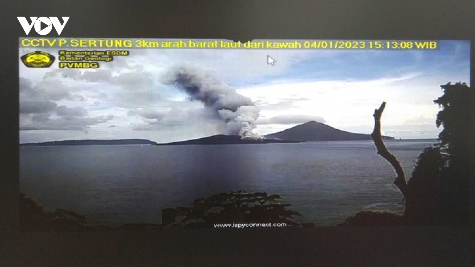 Núi lửa Anak Krakatau tại Indonesia liên tiếp phun trào
