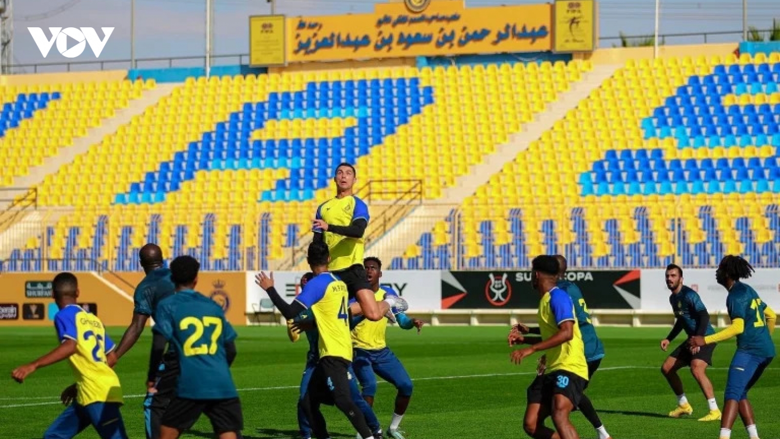 Ronaldo nhận băng đội trưởng, chạm trán Messi ở Saudi Arabia