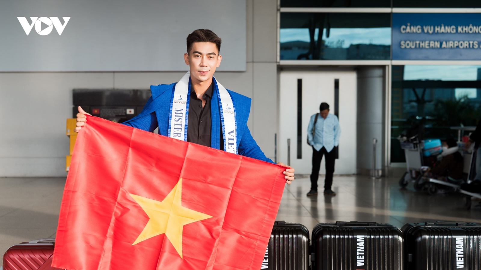 Phùng Phước Thịnh lên đường dự thi Nam vương Du lịch Thế giới 2022