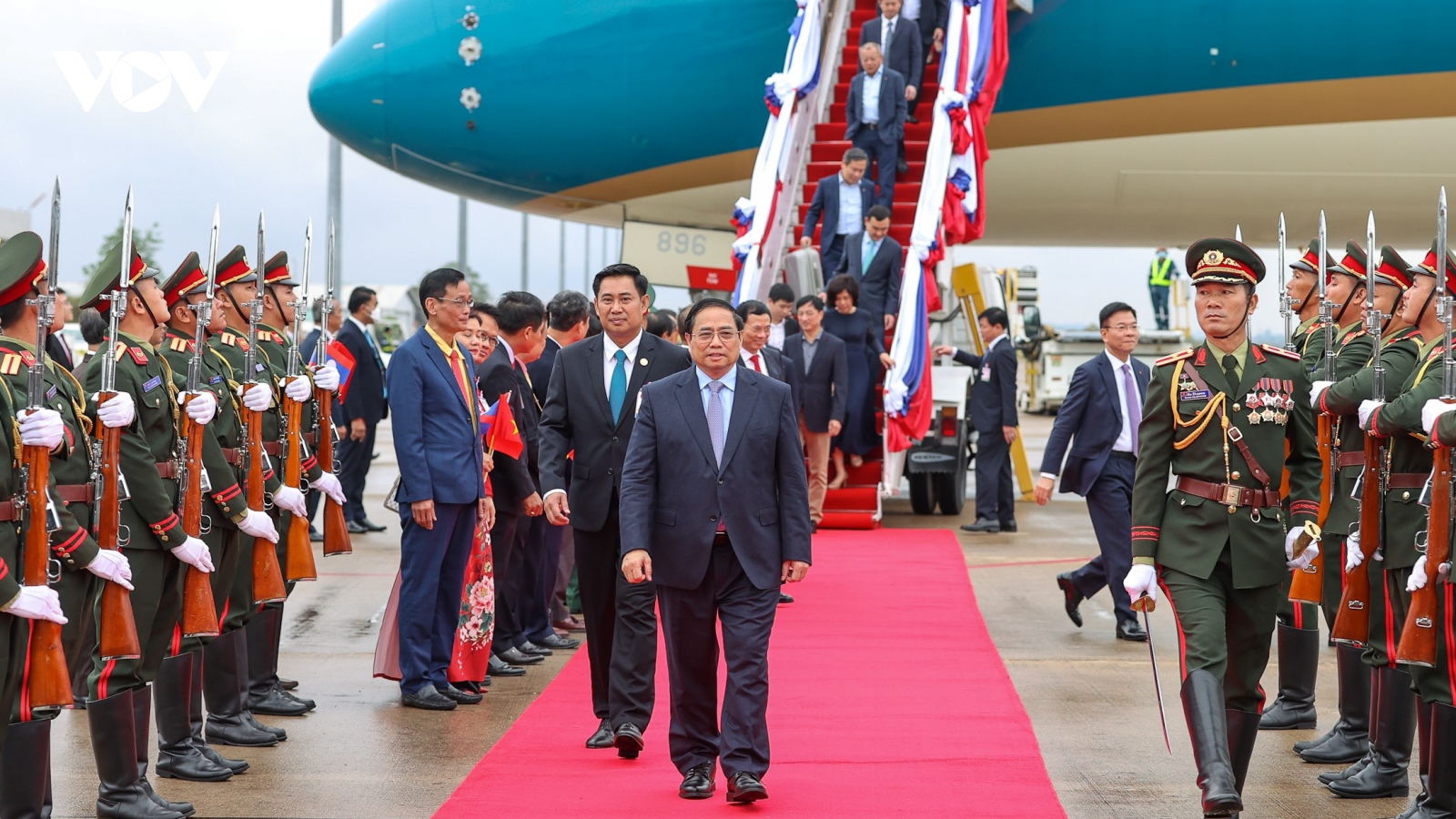 Thủ tướng Phạm Minh Chính tới sân bay Wattay, bắt đầu thăm chính thức CHDCND Lào