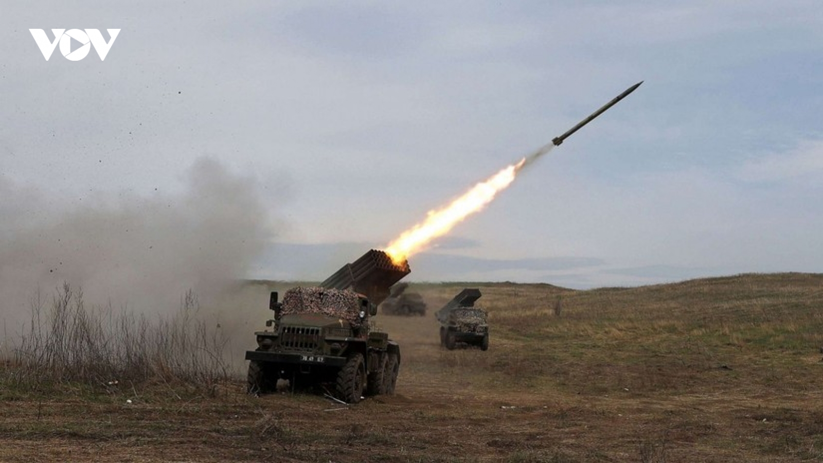 Cận cảnh Ukraine phóng tên lửa Grad vào mục tiêu gần Bakhmut