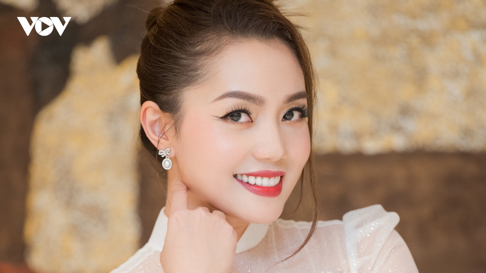 Nguyễn Ngọc Anh đẹp quyến rũ trong chương trình "Xuân quê hương"