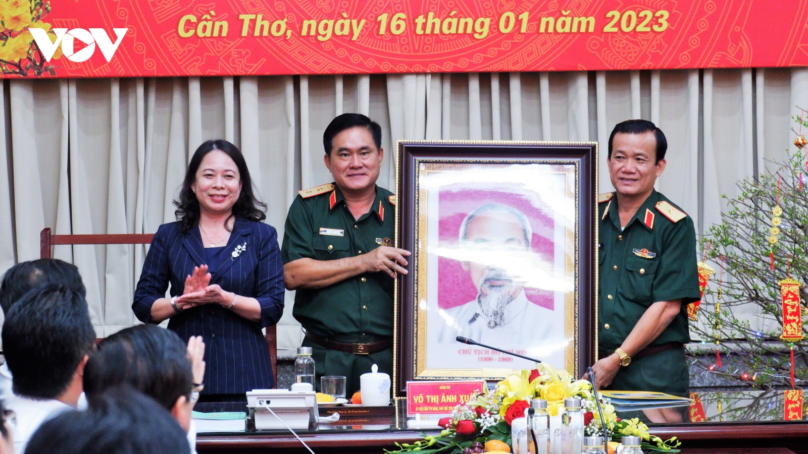 Phó Chủ tịch nước Võ Thị Ánh Xuân thăm, chúc Tết lực lượng vũ trang Quân khu 9