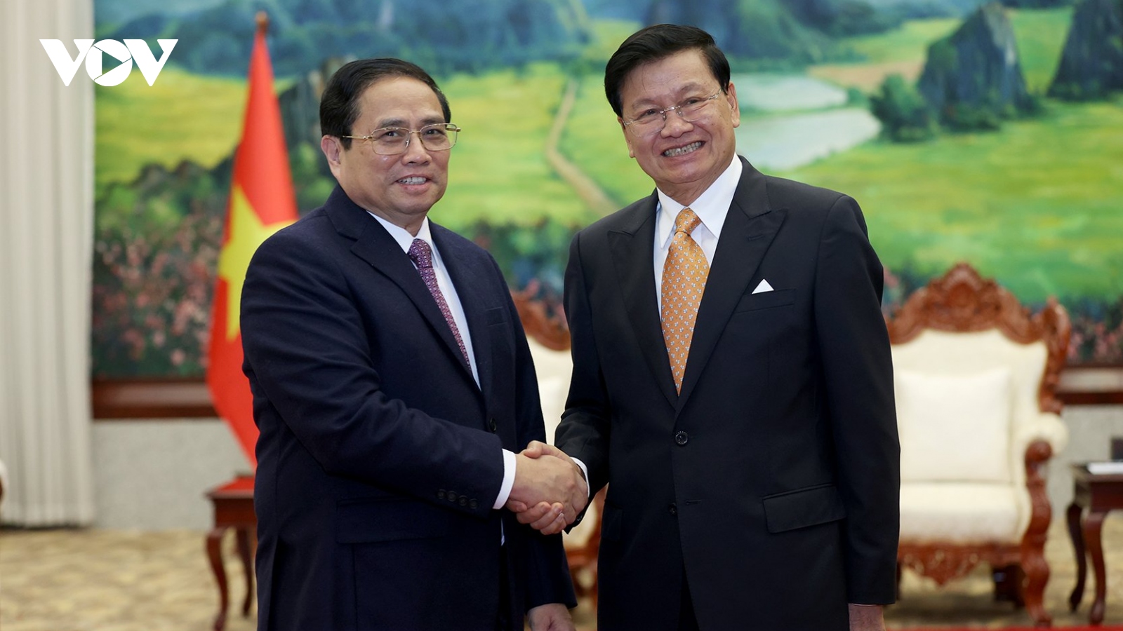 Thủ tướng Phạm Minh Chính chào Tổng Bí thư, Chủ tịch nước Lào 