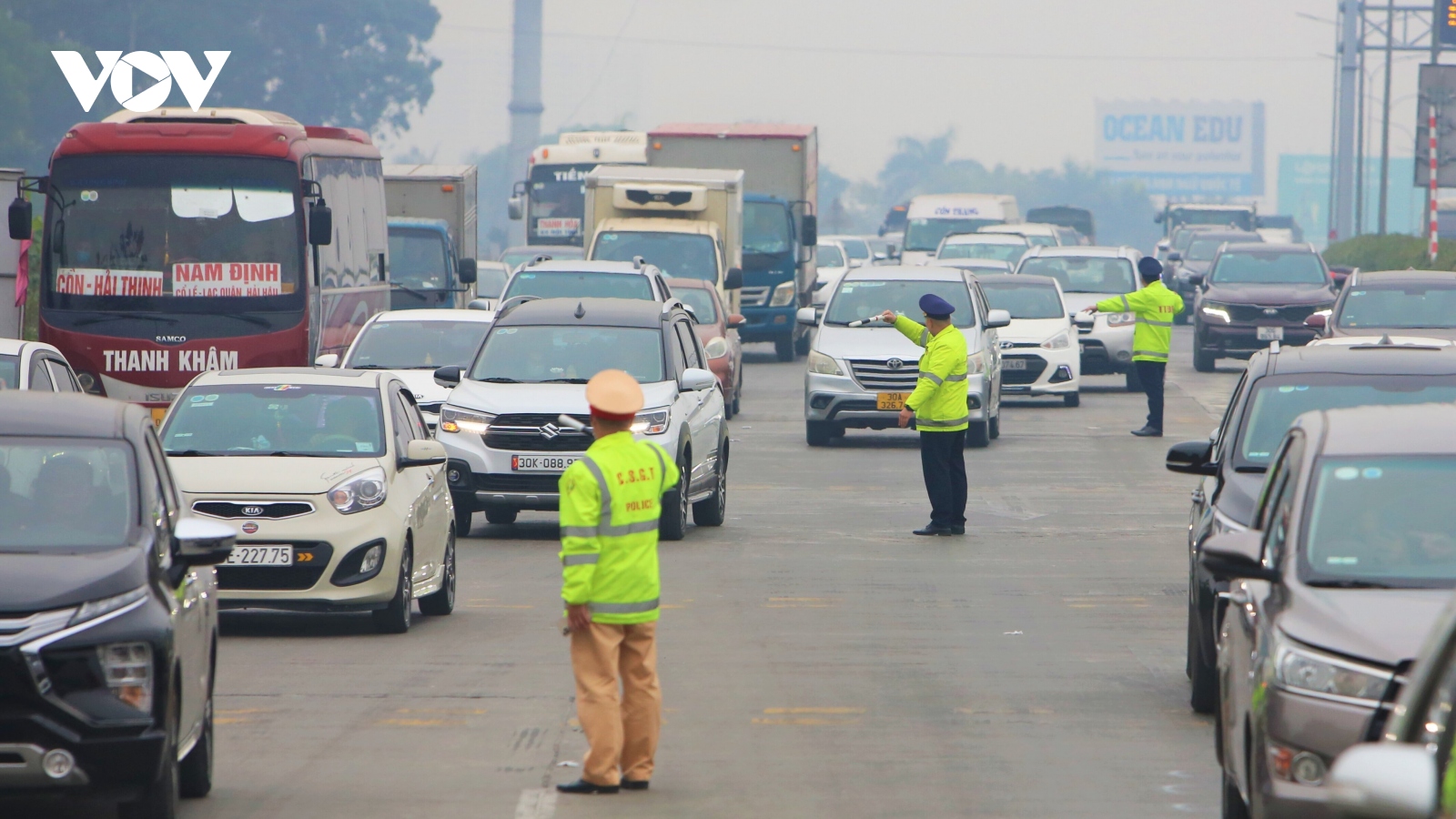 Yêu cầu CSGT đảm bảo an toàn giao thông cho người dân trở lại thành phố sau Tết