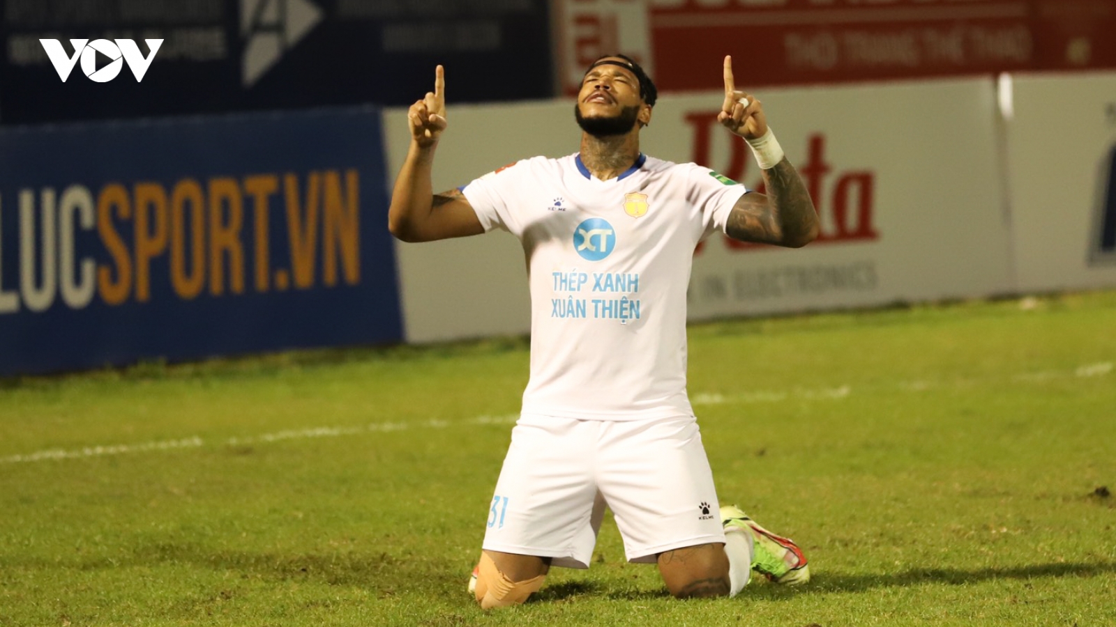 Nam Định tạm thời vươn lên dẫn đầu V-League 2023