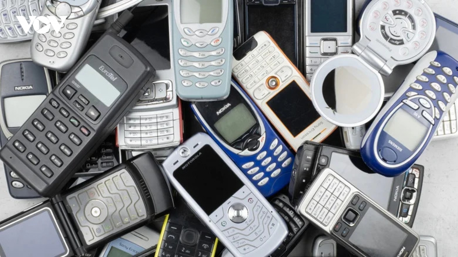 Top 12 chiếc điện thoại kỳ lạ từ những năm 2000