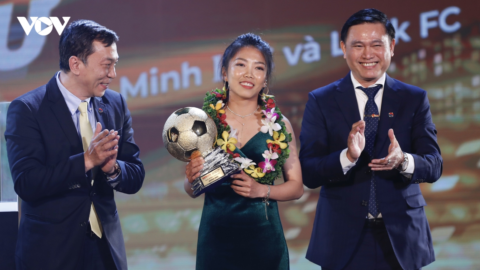 Văn Quyết giành QBV Việt Nam 2022, Huỳnh Như đi vào lịch sử