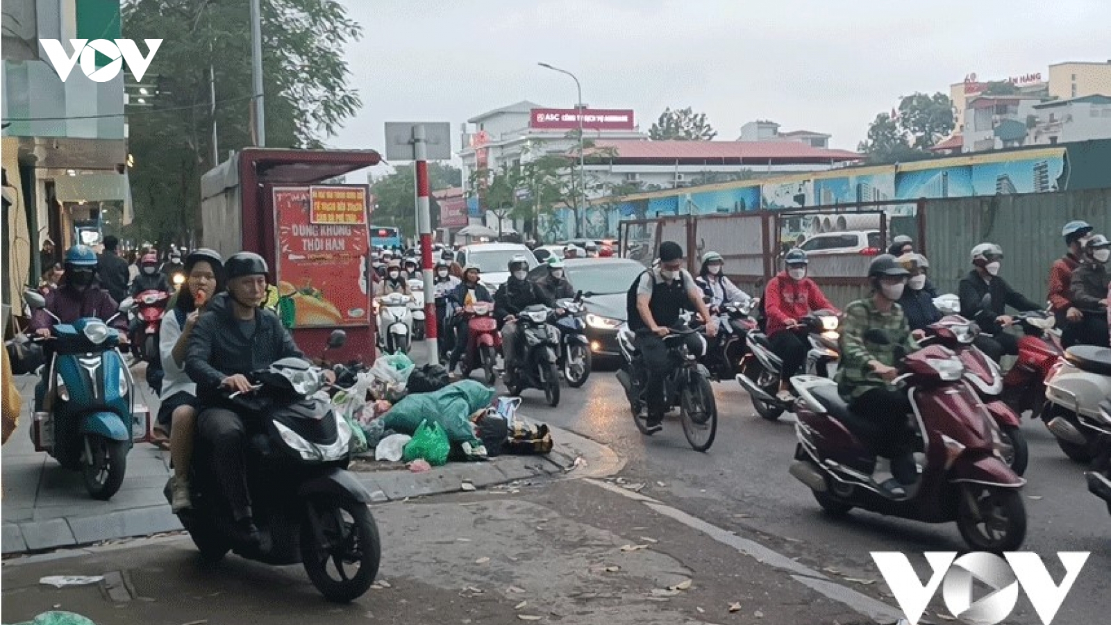 Vất vả xoay xở vì rào chắn nút giao Chùa Bộc - Phạm Ngọc Thạch