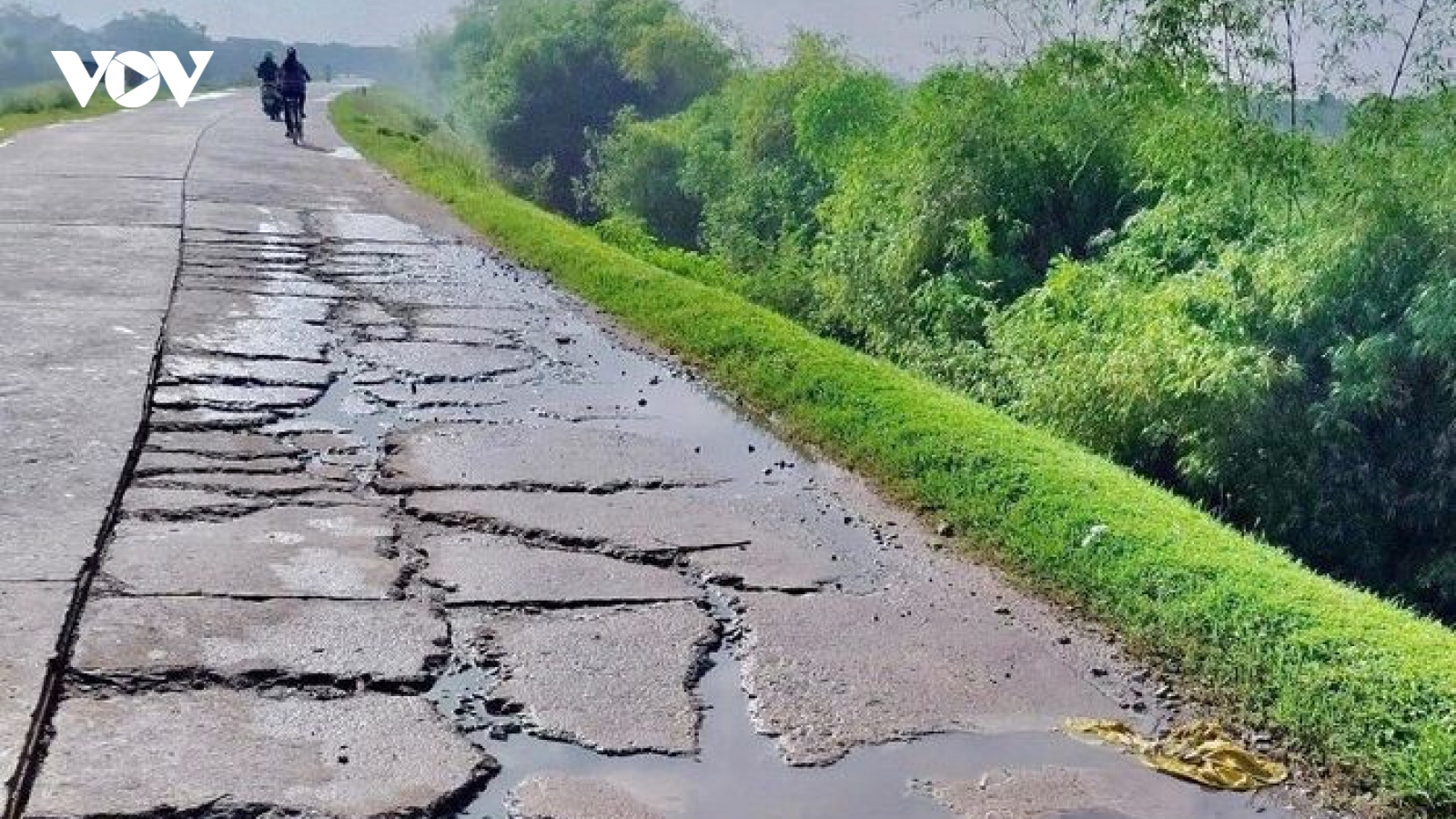 Hà Nội triển khai hàng loạt biện pháp cấp bách khắc phục sự cố đê điều