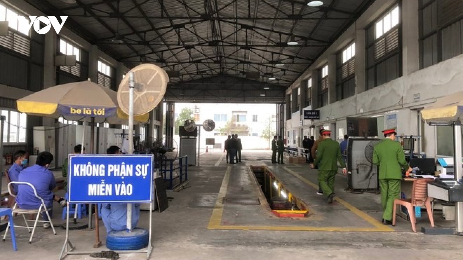 Tạm giữ hình sự Giám đốc Trung tâm đăng kiểm xe 29-10D cùng 8 thuộc cấp