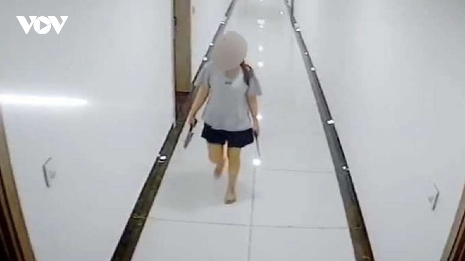 Đưa người phụ nữ cầm dao dọa hàng xóm vào bệnh viện tâm thần