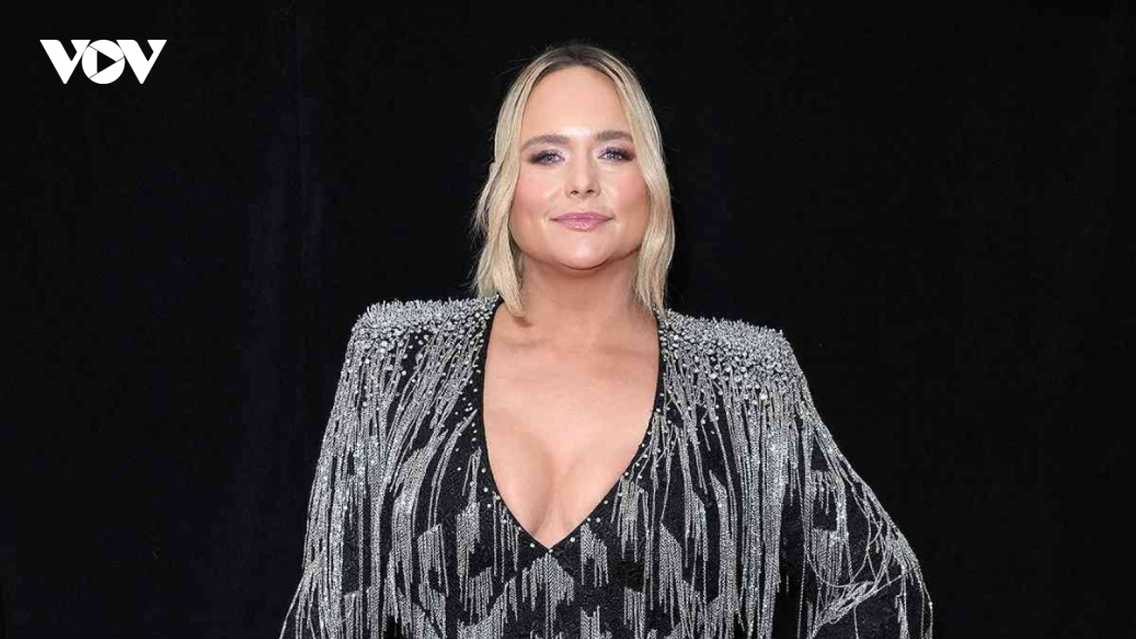 Miranda Lambert diện váy dạ hội Lê Thanh Hòa tại Grammy 2023