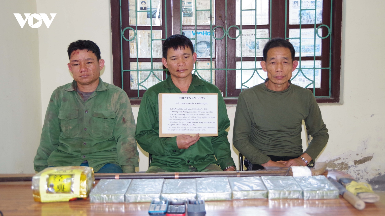 Vận chuyển lượng lớn ma túy, dùng dao chống trả khi bị truy bắt