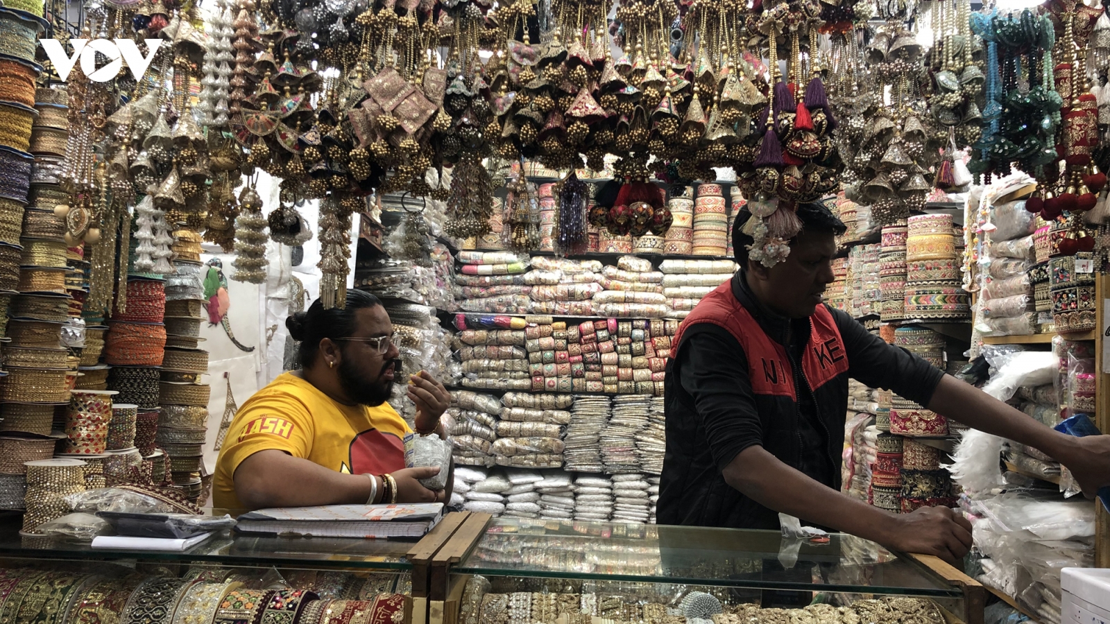 Thăm khu chợ sầm uất bậc nhất New Delhi, nơi người bán hàng toàn là đàn ông