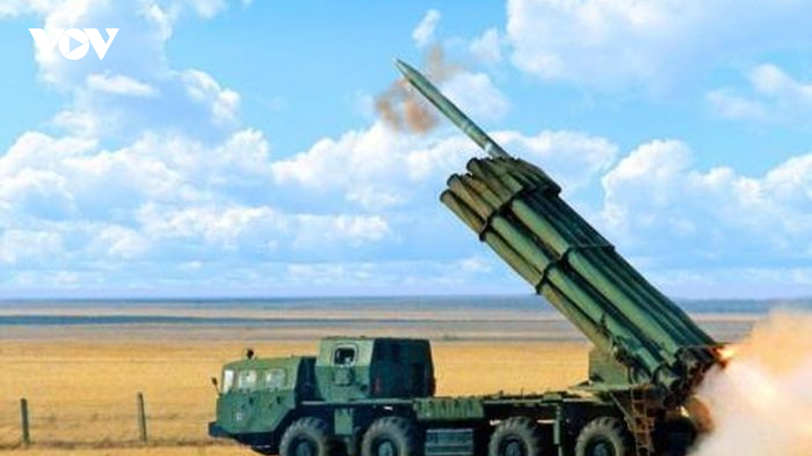 Binh sỹ Nga vận hành hệ thống pháo phản lực MRLS tấn công mục tiêu tại Ukraine