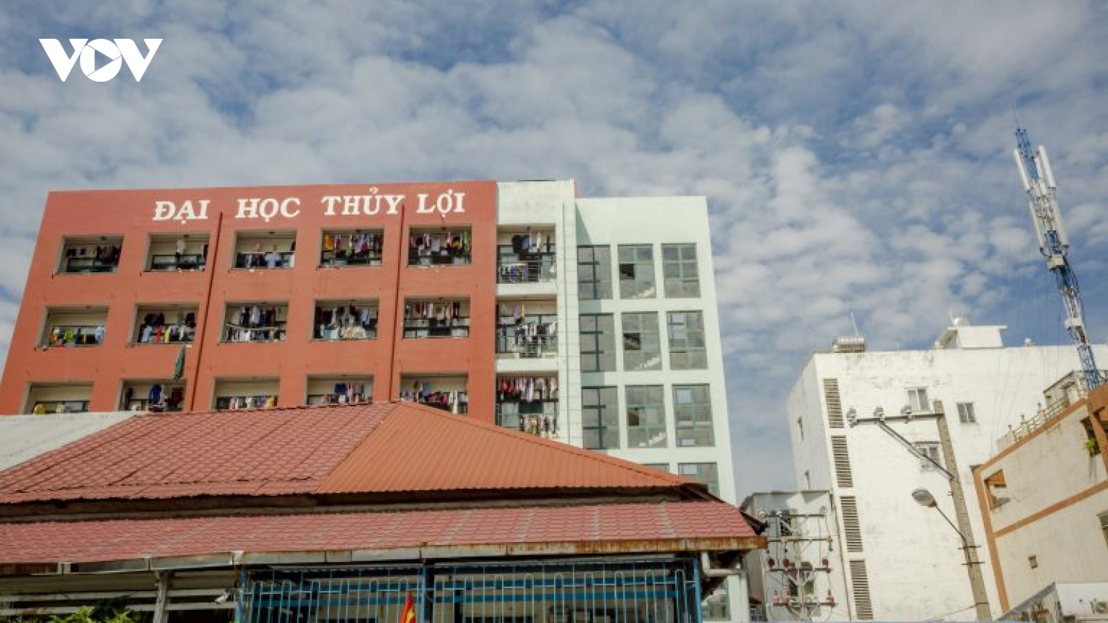 Các trường đại học nào tuyển sinh bằng IELTS năm 2023?