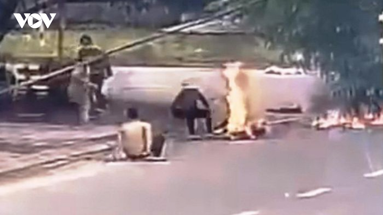 Vụ tưới xăng đánh ghen ở Quảng Nam: Khởi tố mẹ chồng, con dâu tội giết người