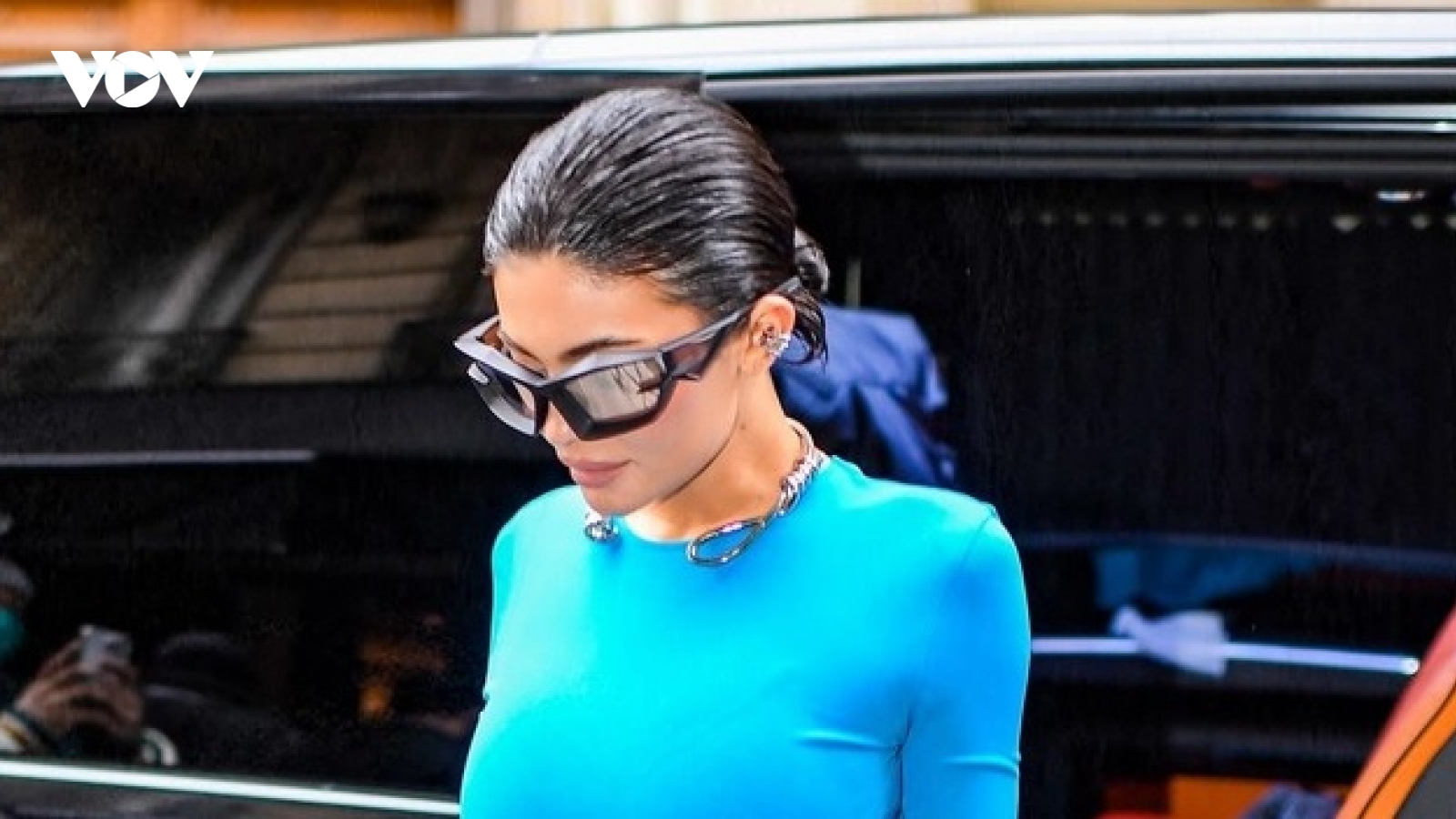 Kylie Jenner tái xuất nổi bật trên đường phố Pháp sau khi chia tay bạn trai