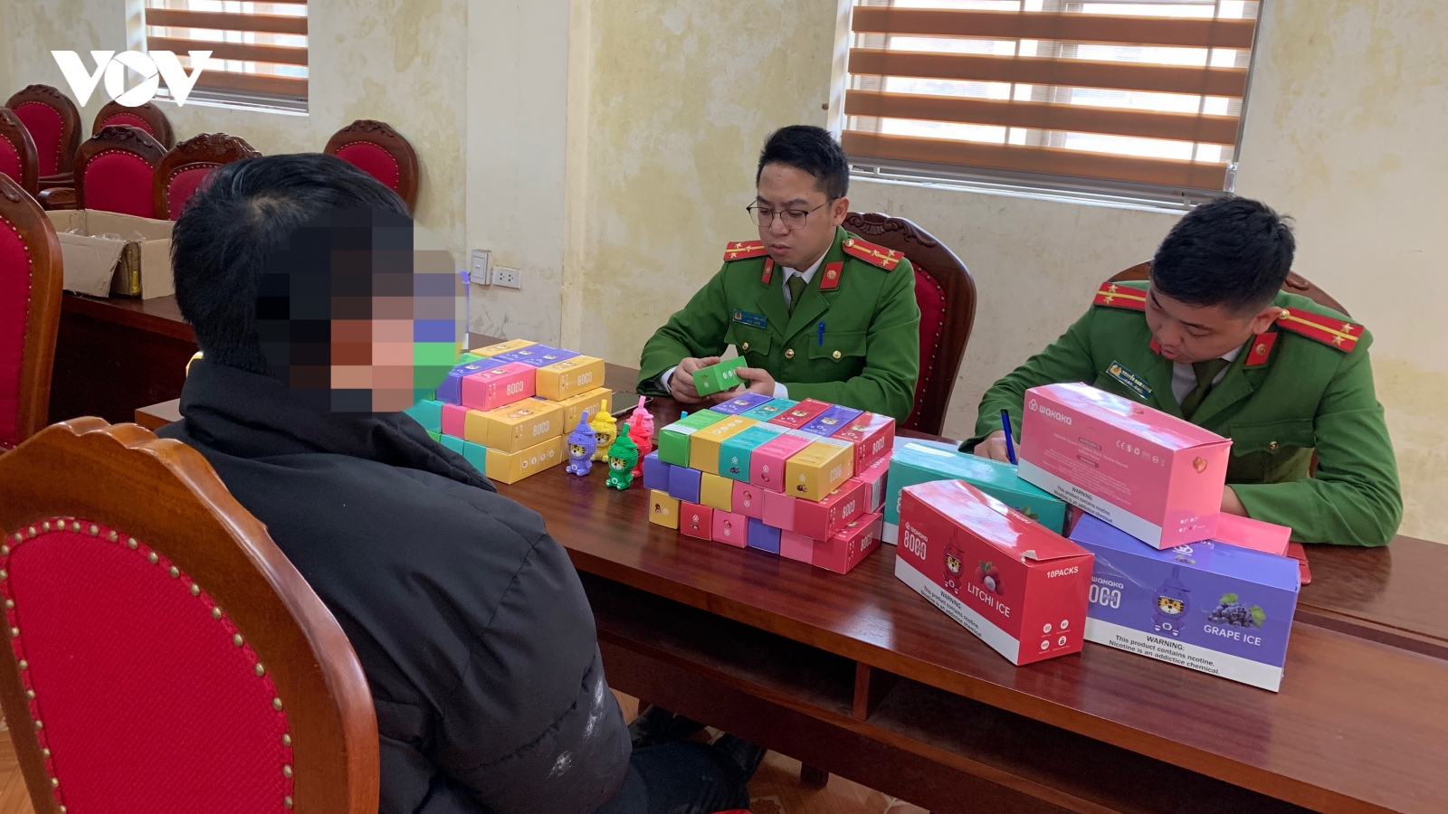 Chuẩn bị “tuồn” thuốc lá điện tử ra thị trường thì bị bắt giữ