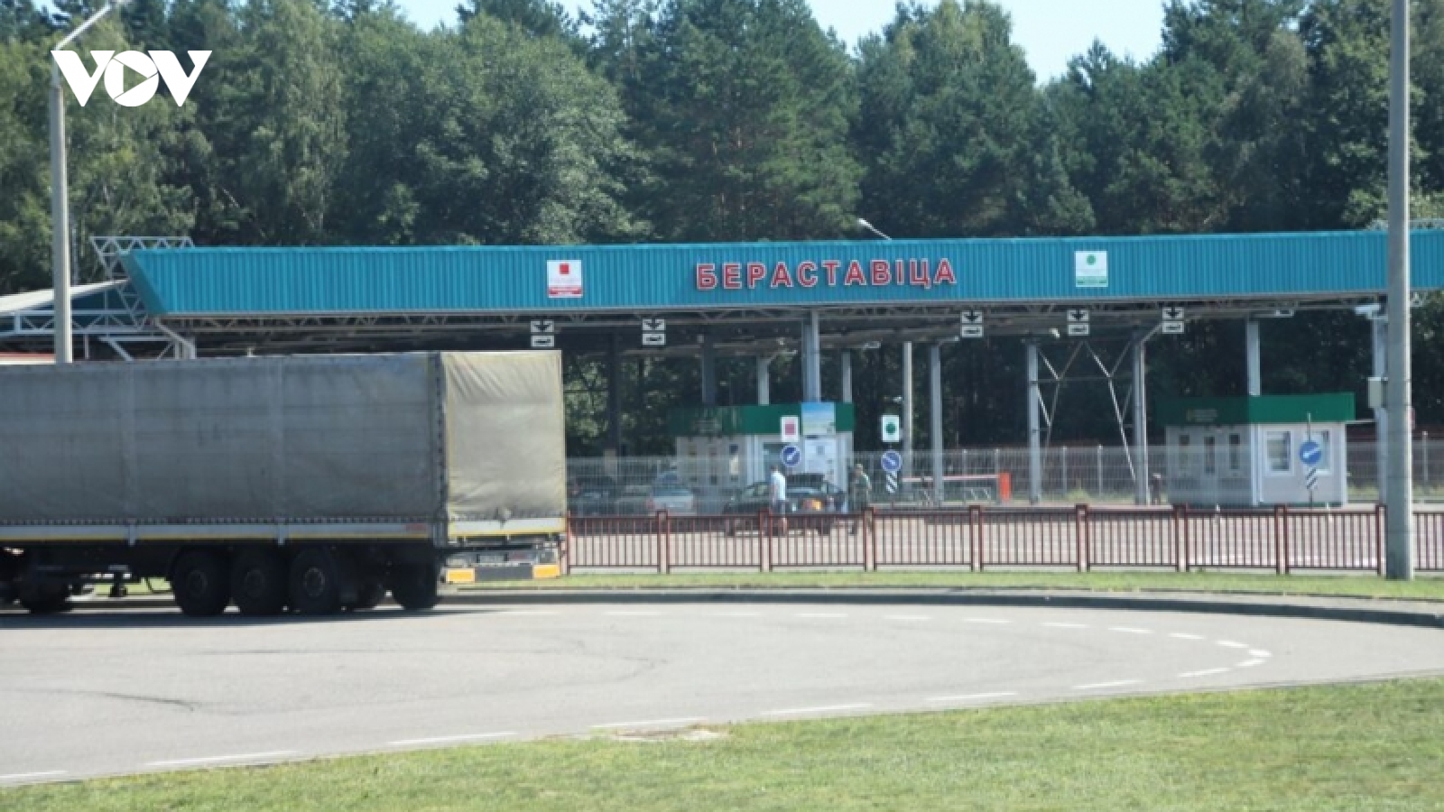 Ba Lan đóng cửa vô thời hạn cửa khẩu chính với Belarus