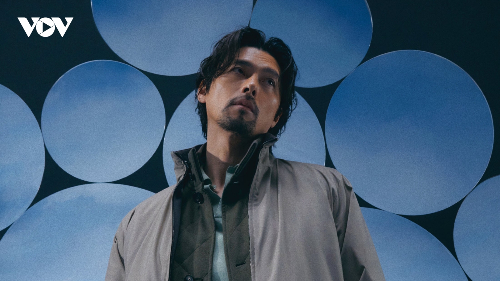 Diện mạo khác lạ của Hyun Bin sau gần 3 tháng lên chức bố