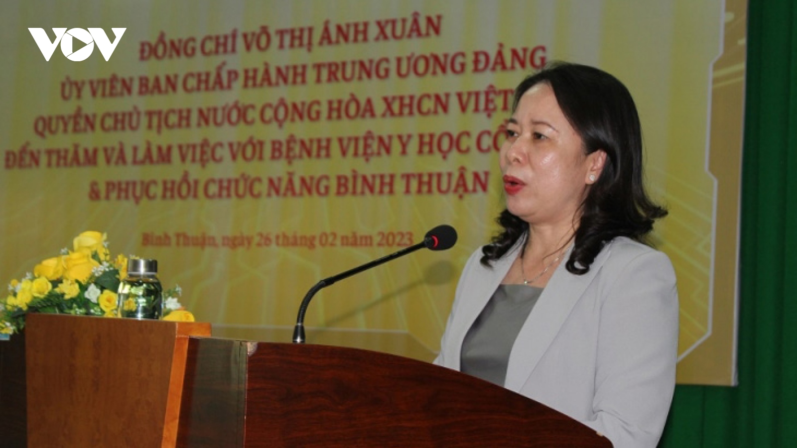 Quyền Chủ tịch nước thăm và chúc mừng thầy thuốc ở Bình Thuận