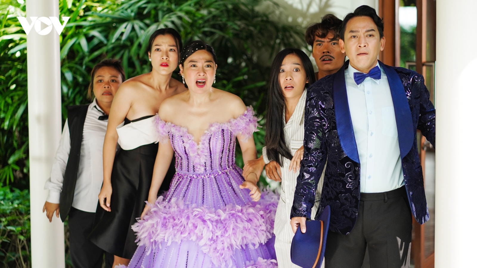 Hứa Vĩ Văn, Lê Khánh tấu hài duyên dáng trong teaser trailer "Biệt đội rất ổn"