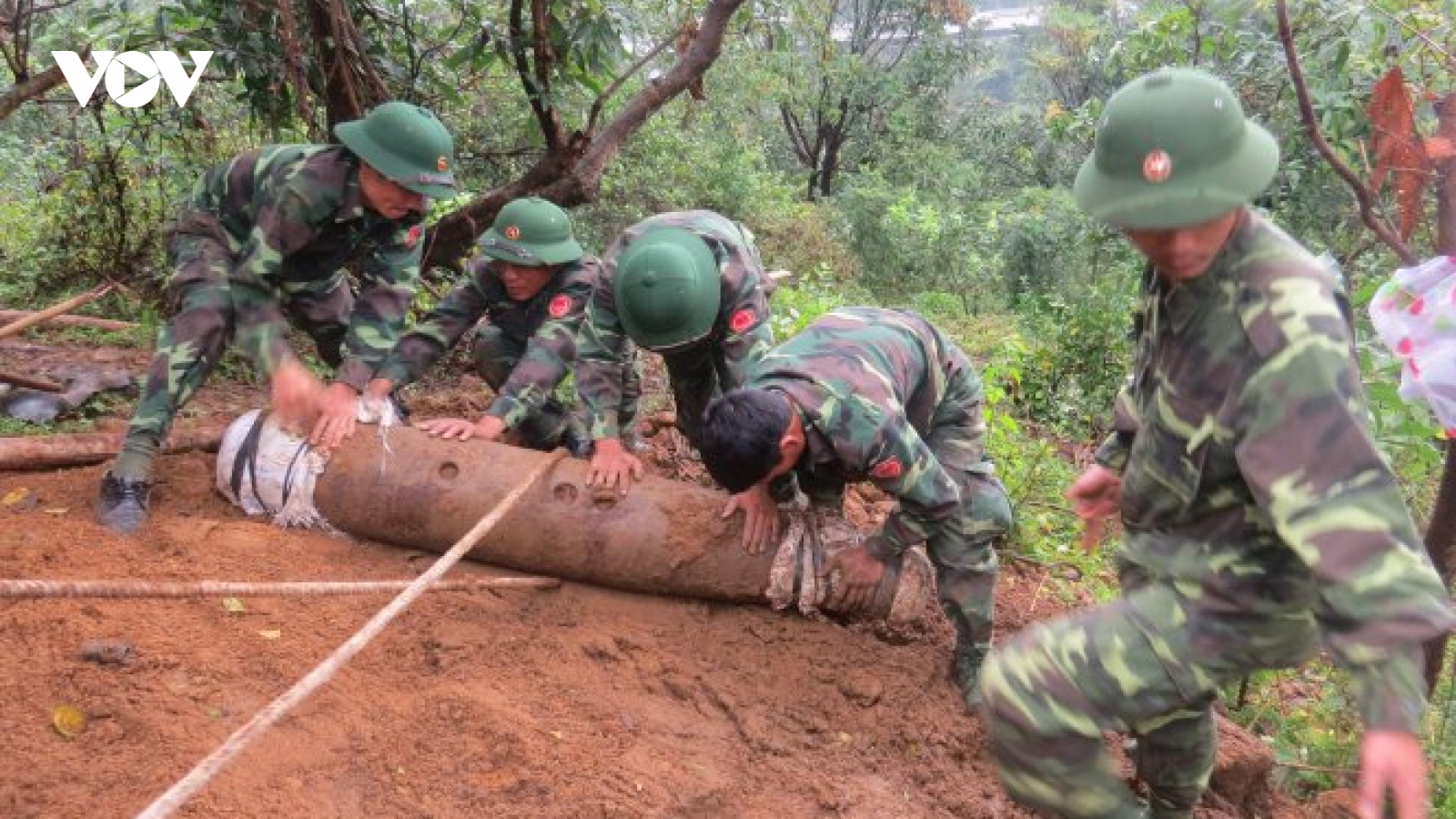 Hủy nổ thành công quả bom nặng 350kg ở Điện Biên