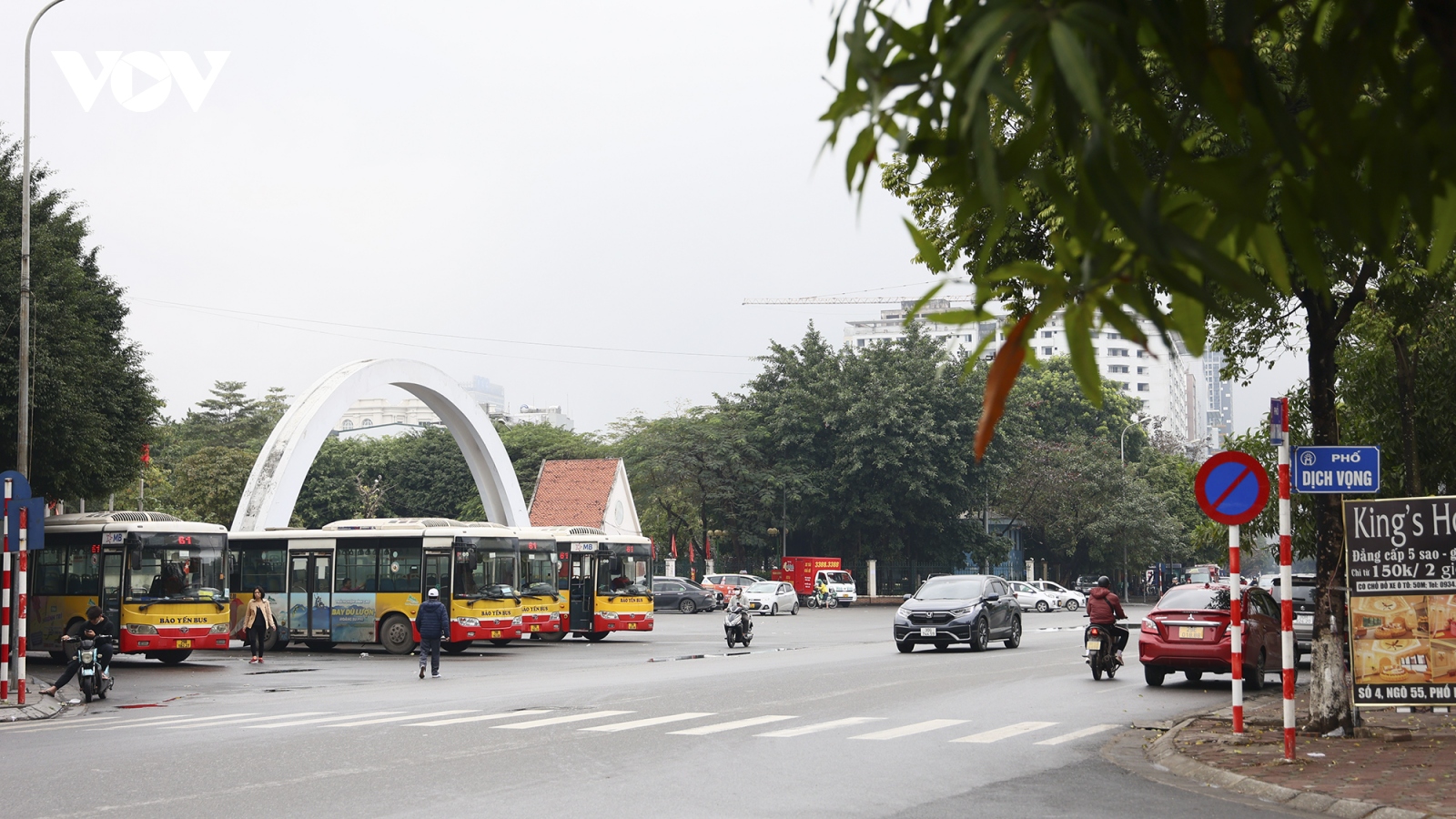 Nhếch nhác quanh công viên Cầu Giấy, Hà Nội