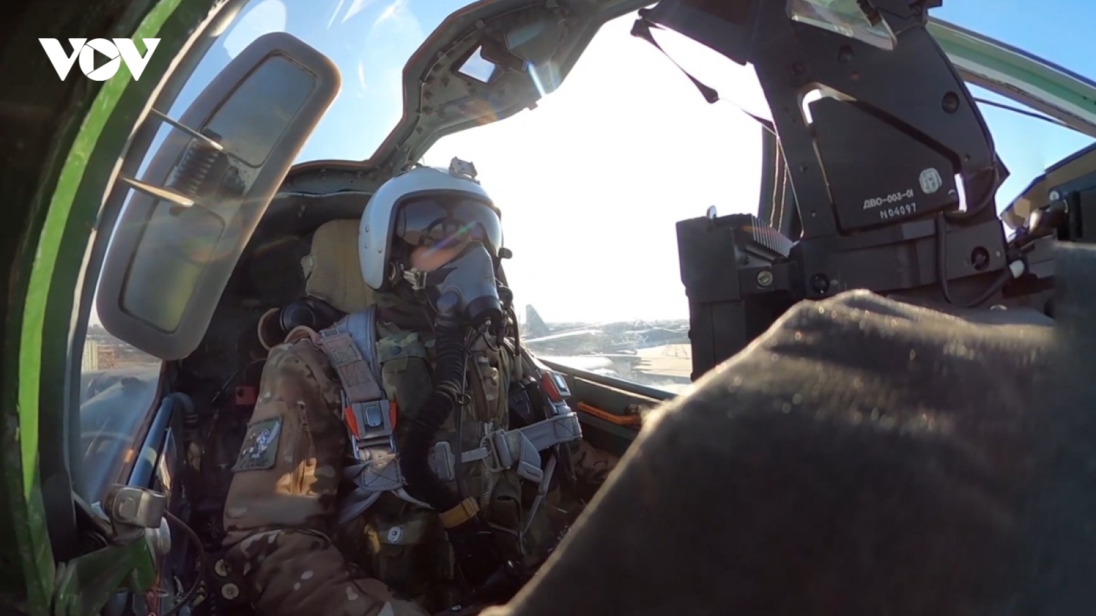 Cận cảnh cường kích Su-25 của Nga cất cánh và tấn công cơ sở quân sự Ukraine