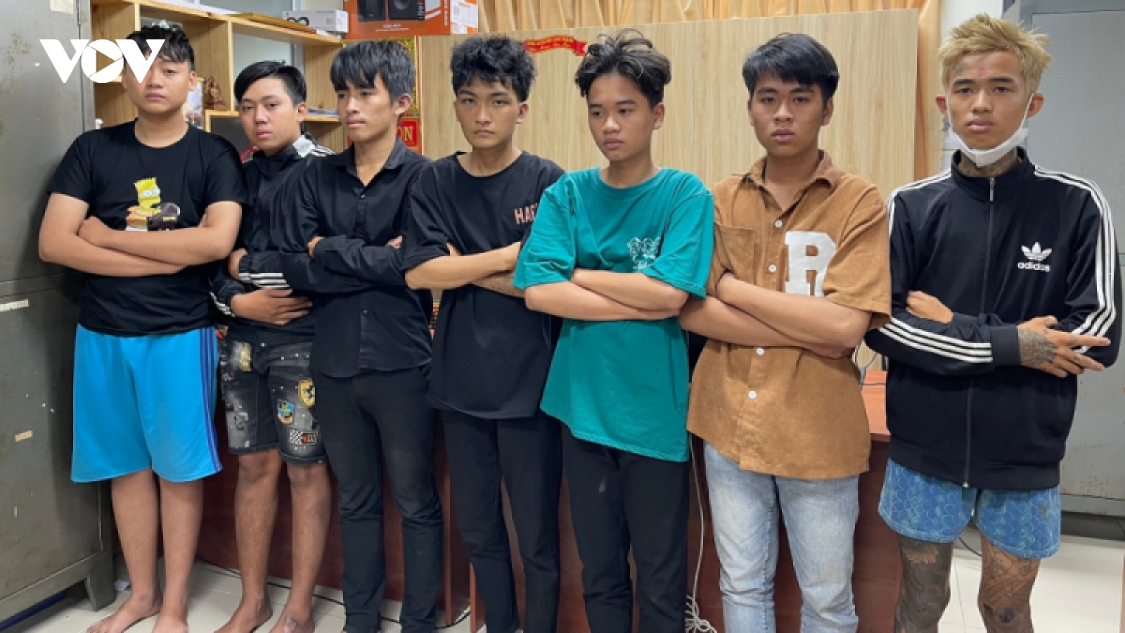 Bắt nhóm thanh thiếu niên chuyên cướp lắc và dây chuyền vàng của phụ nữ