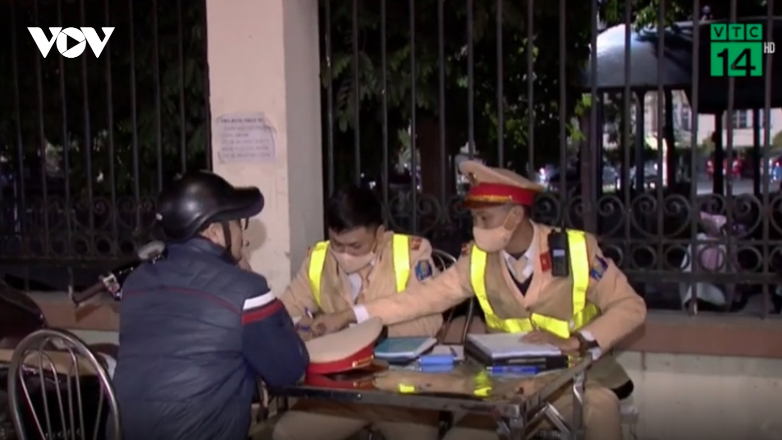 Vi phạm nồng độ cồn vì không thể từ chối rượu, bia