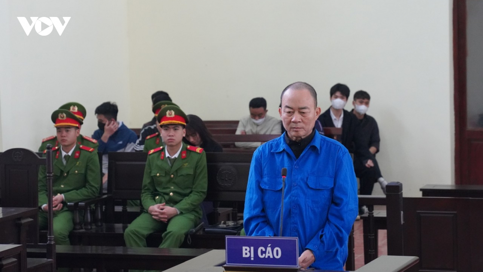 Lĩnh 12 tháng tù vì vi phạm nồng độ cồn còn chống người thi hành công vụ