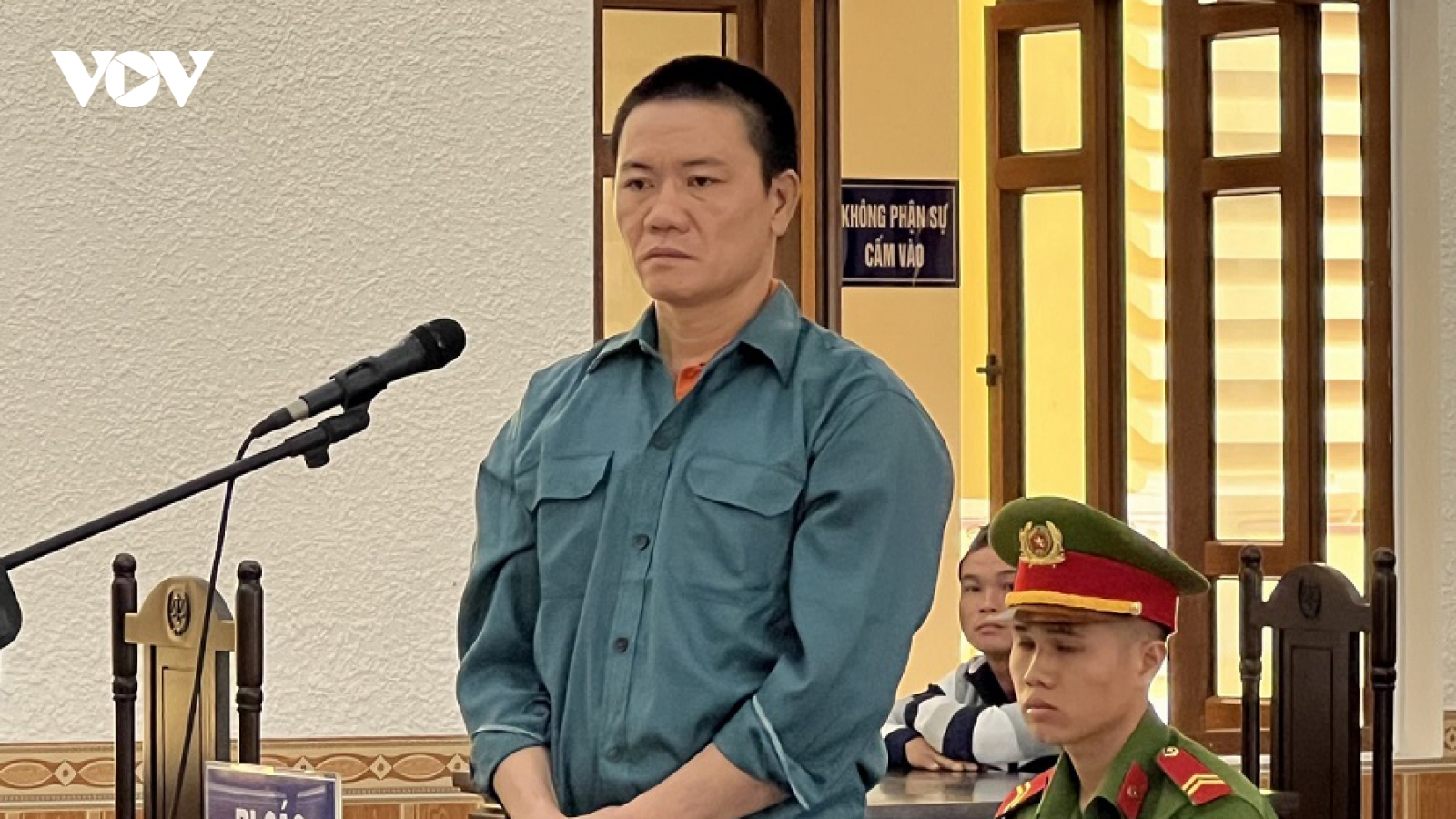 Lĩnh án 9 năm tù vì dùng súng quân dụng bắn người