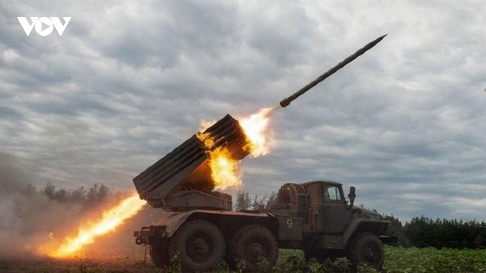 Binh sỹ Ukraine bắn tên lửa Grad vào mục tiêu Nga cách xa 15km