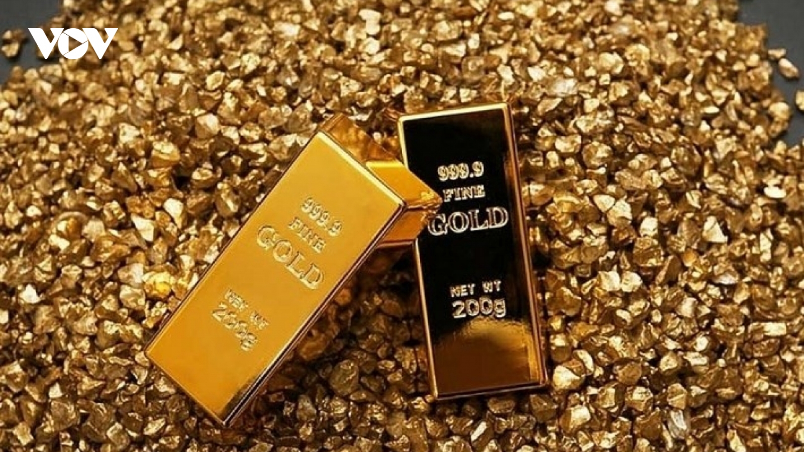 Ngày Valentine, giá vàng trong nước giảm cùng giá thế giới