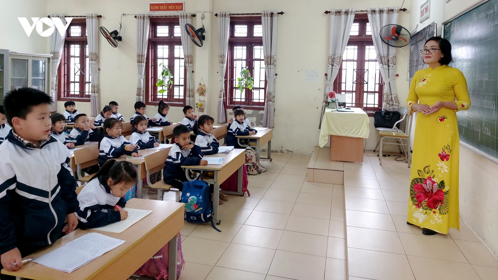 Bảo đảm chất lượng giáo viên theo yêu cầu chương trình giáo dục mới