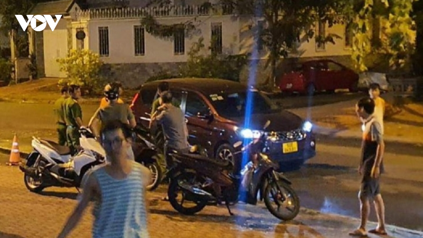 Vì sao nhà báo Đặng Thị Hàn Ni và Tiến sĩ Luật Đặng Anh Quân bị bắt?