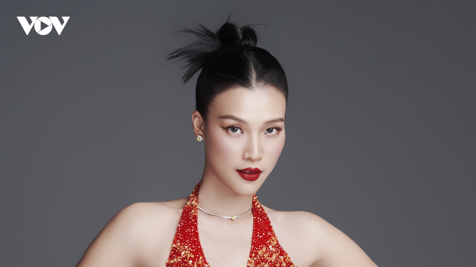 Sau ly hôn, Á hậu Hoàng Oanh tìm lại bình an bên con trai và gia đình