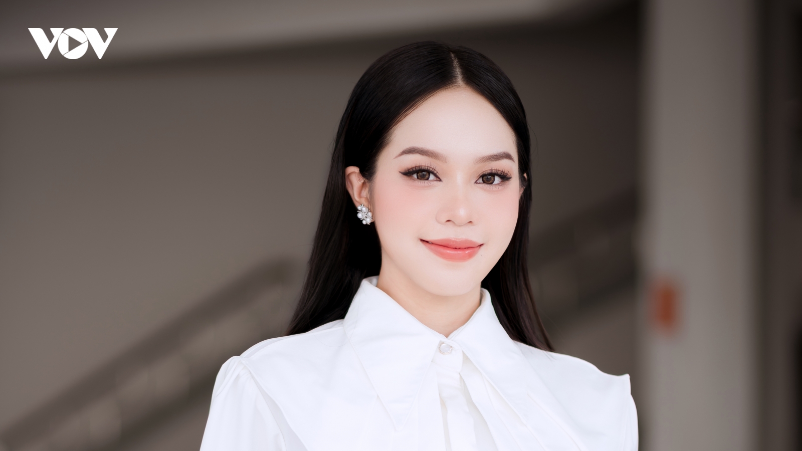 Hoa hậu Huỳnh Thị Thanh Thủy giản dị về lại trường đại học ở Đà Nẵng