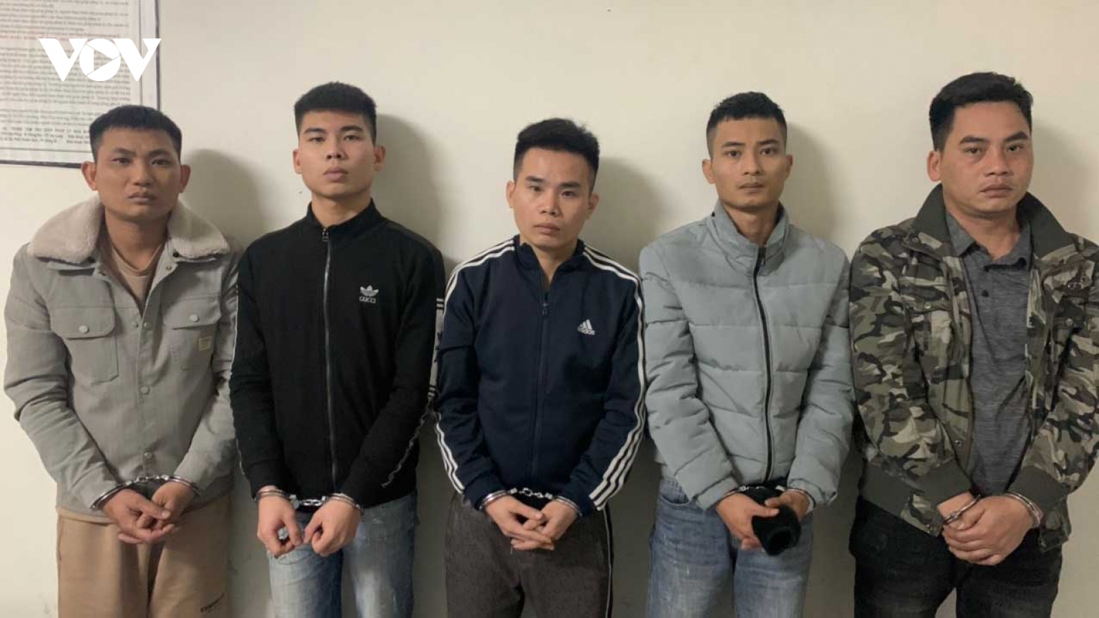 Kiểm tra quán hát chui, tóm được "dân chơi" ma tuý