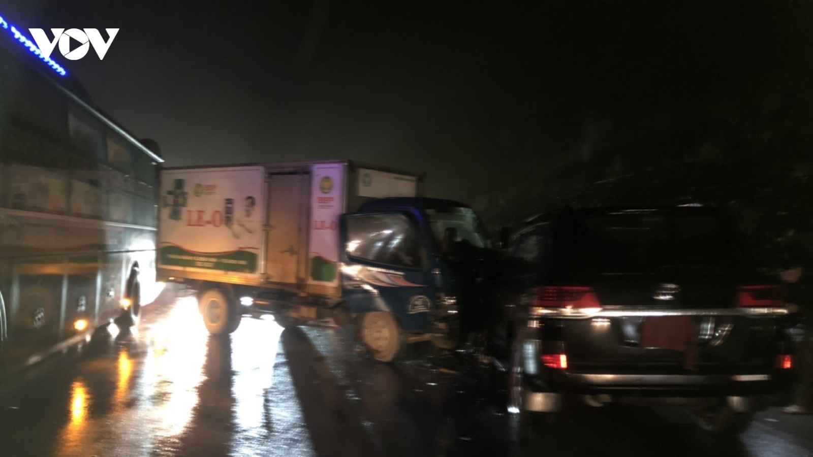Va chạm liên hoàn trên cao tốc Nội Bài - Lào Cai