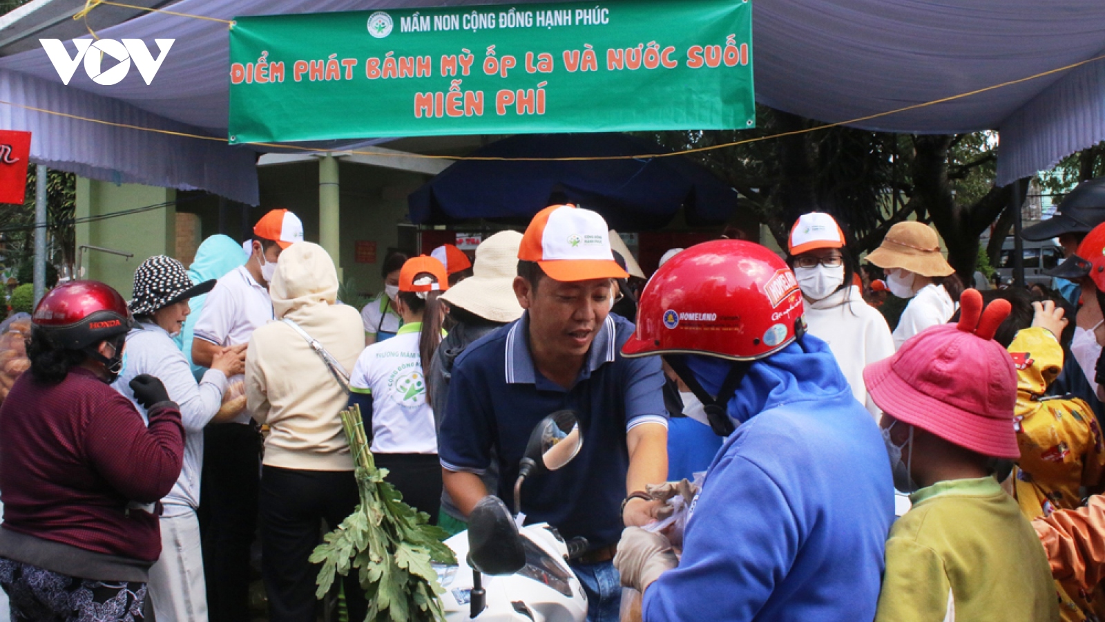 Hàng chục ngàn du khách về với “lễ hội miễn phí” ở Bình Dương