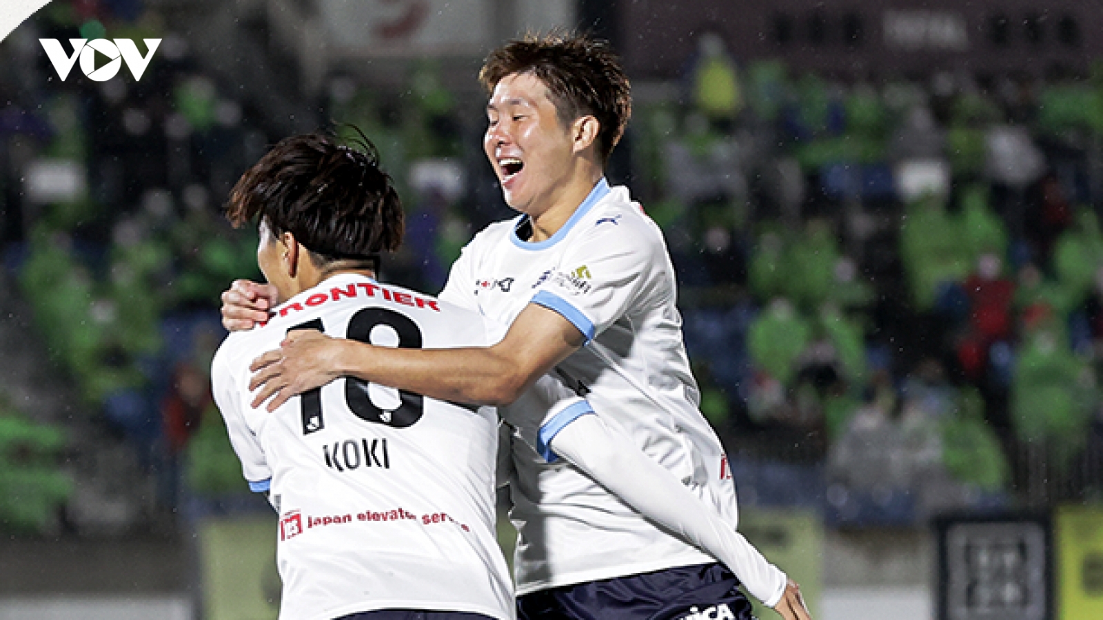 Yokohama FC hòa may mắn trong ngày Công Phượng bị "ngó lơ"