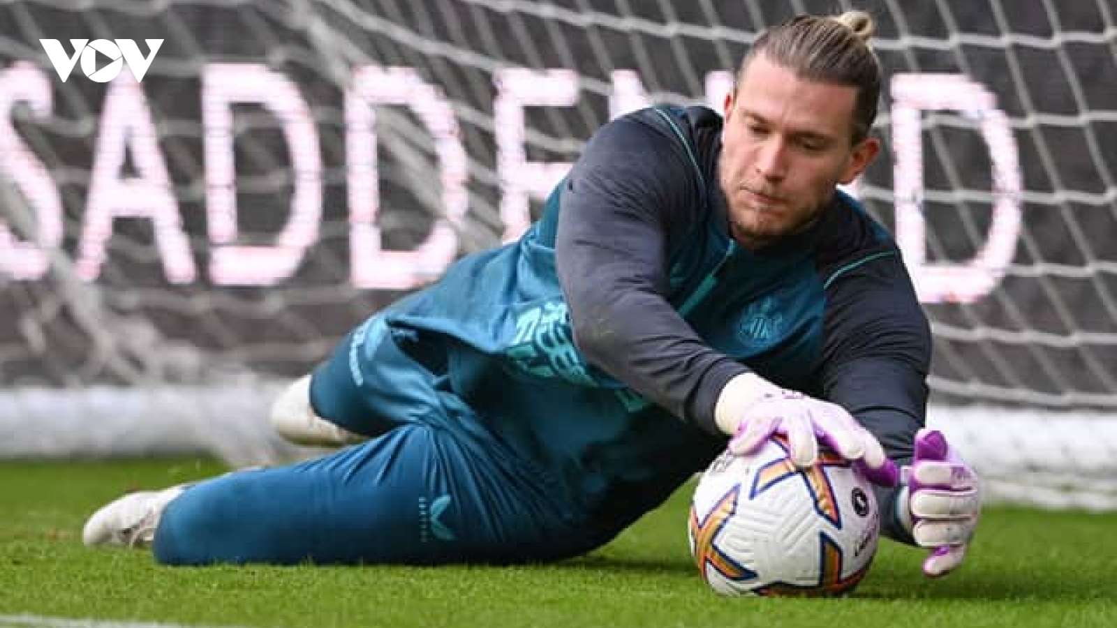 Thủ môn Karius sẵn sàng ra sân đấu MU ở chung kết Cúp Liên Đoàn Anh