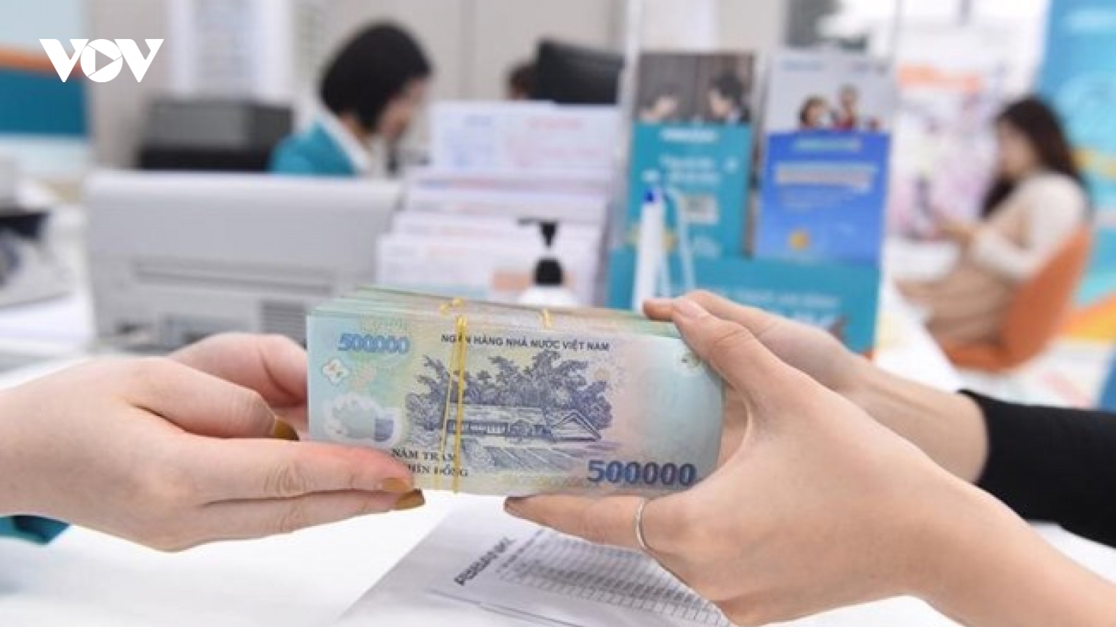 Lãi suất liên ngân hàng tăng tới 13% rồi quay đầu giảm mạnh